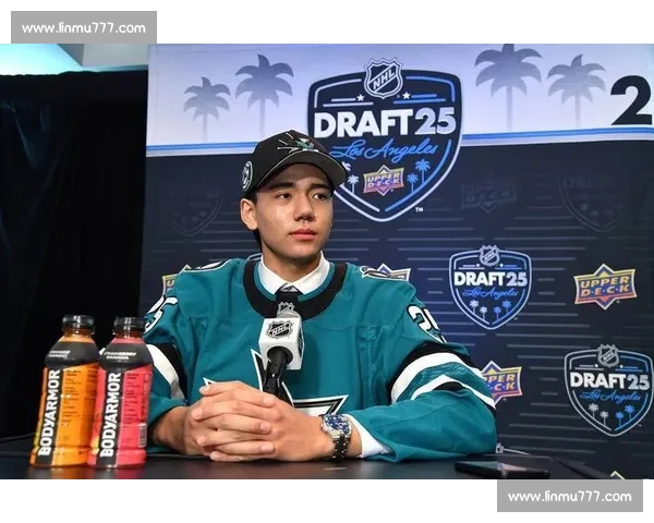 中国冰球里程碑：18 岁王浩西 NHL 第 33 顺位创亚洲纪录
